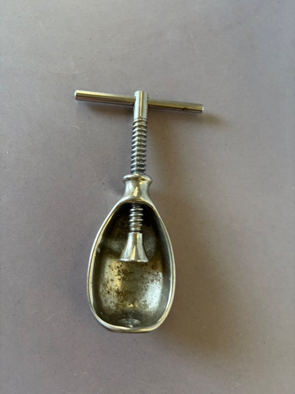 Vintage Metal Citrus Reamer With Screw Handle & Fluted Design